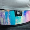 Løftebelte fra merket 2Pood Performance. Beltet er sølvskimret og det "skifter" farge når du ser det fra ulike vinkler.