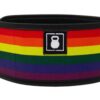 Løftebelte fra merket 2Pood Performance. Beltet har striper i Pride-fargene.