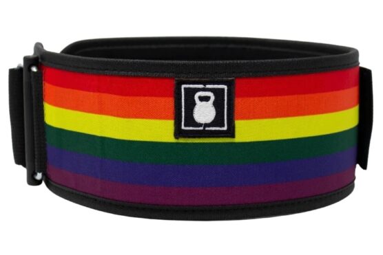 Løftebelte fra merket 2Pood Performance. Beltet har striper i Pride-fargene.