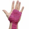 En hånd med rosa Wod & Done hand protection tape.