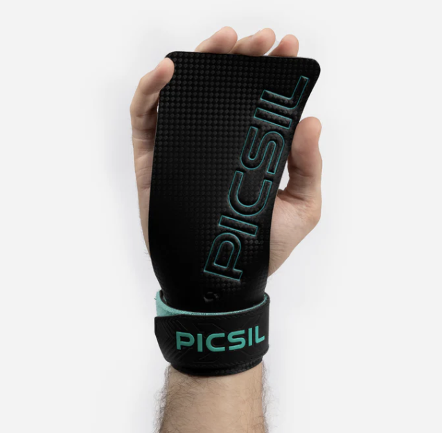 En høyre hånd med sort grip uten hull fra Picsil. Det står Picsil i hånden og på håndleddsstroppen i mintgrønn.