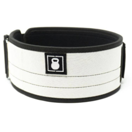 2pood weightlifting Belt med sort base og hvit forside. Viser også 2pood-logoen. Et sort kvadrat med en hvit kettlebell i midten.