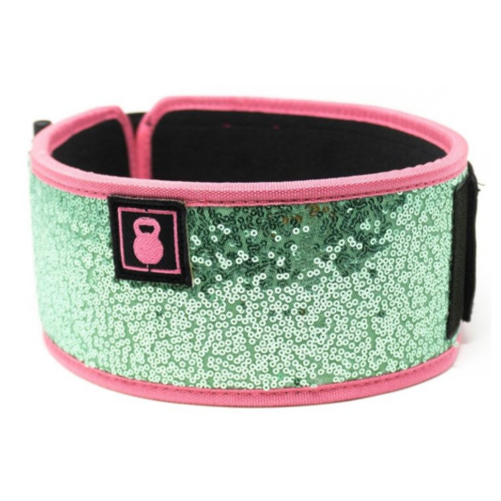 2 pood - Sweet Tart (Sparkle) - Straight Weightlifting Belt Vektløferbelte med sort innside, sterk-rosa kant, dekortert med lysegrønne paljetter.