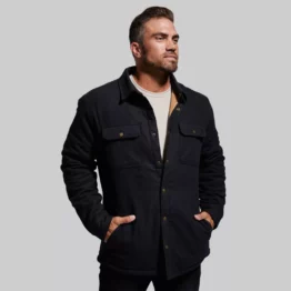Men's Timber Jacket (Black) Høstjakke Mann med sort jakke. Jakken har skjortekrage, vanlige lommer og brystlommer med knapp på begge sider.