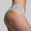 fargerik bikinitruse, bikini bottom med strikk i sidene. sett fra siden